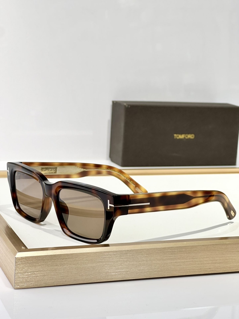 TOM FORD